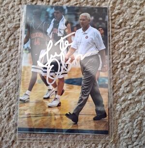 Lute Olson Signed 4x6 Photi